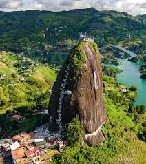 Tour a Guatape y Peñol ·  Piedra del Peñol: