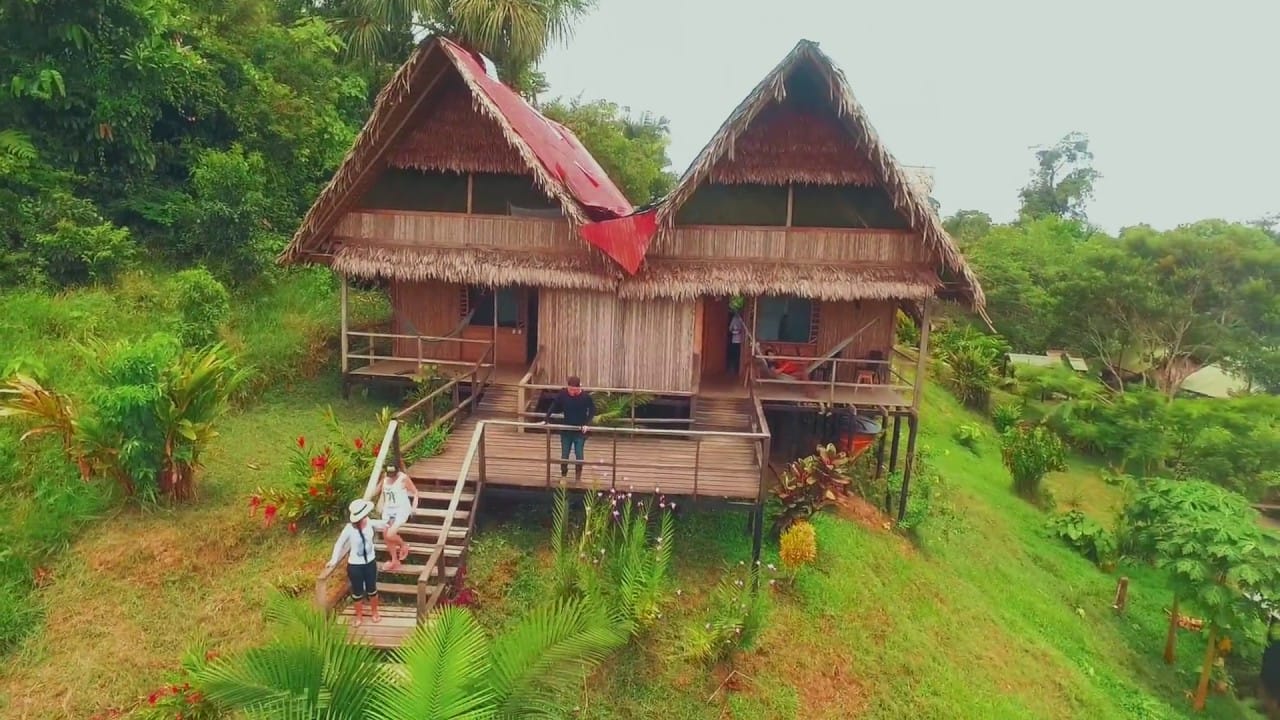 Viajar al Amazonas: Descubre la Reserva Natura Park, el destino para llenarse de 'barro azul'