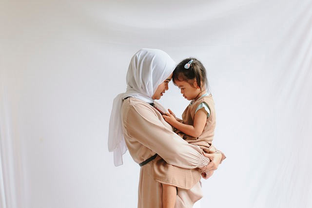 motherhood, mother and daughter, hug, Happy Mother's Day in Spanish