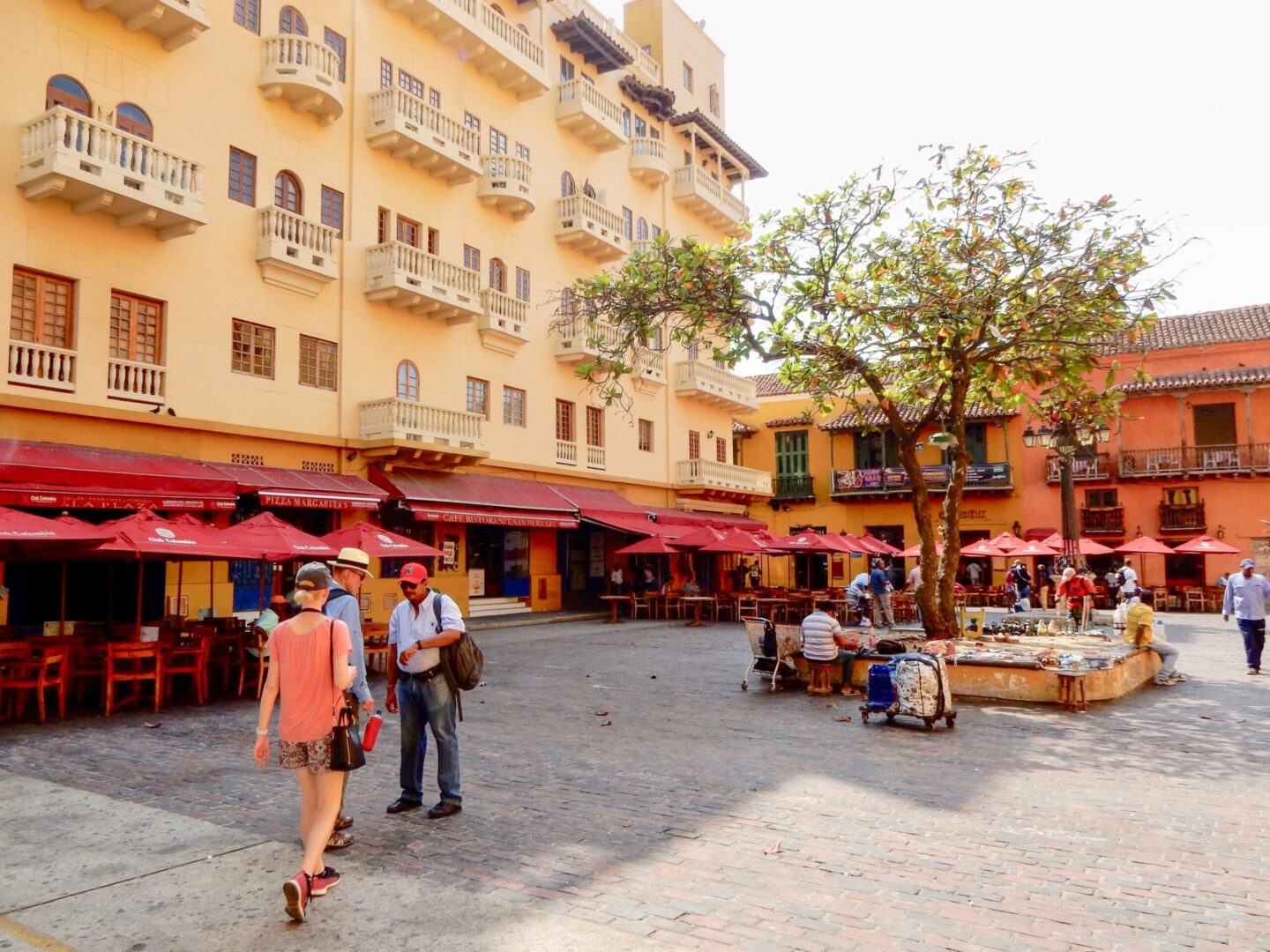 personas de vacaciones en cartagena de indias