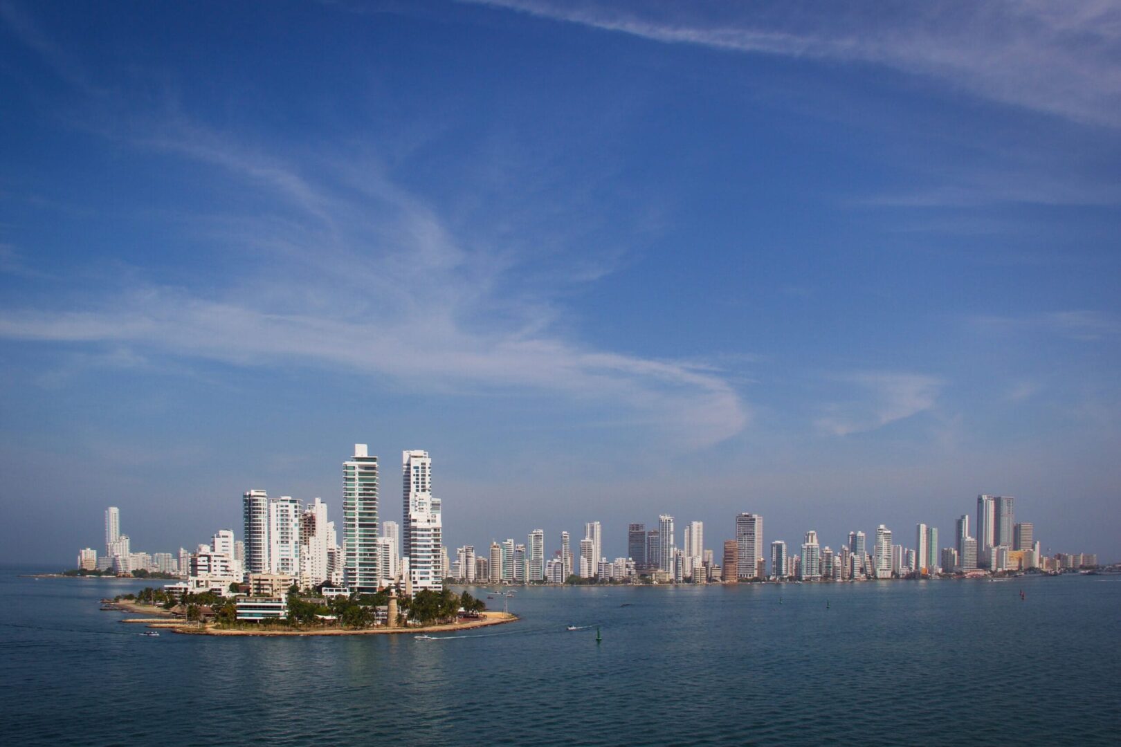 islas en cartagena de indias - castillogrande - gente - amigos