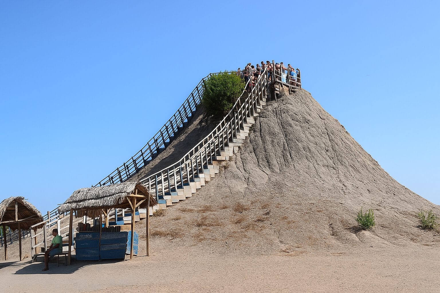 mismo - agua - comida - volcán de lodo
