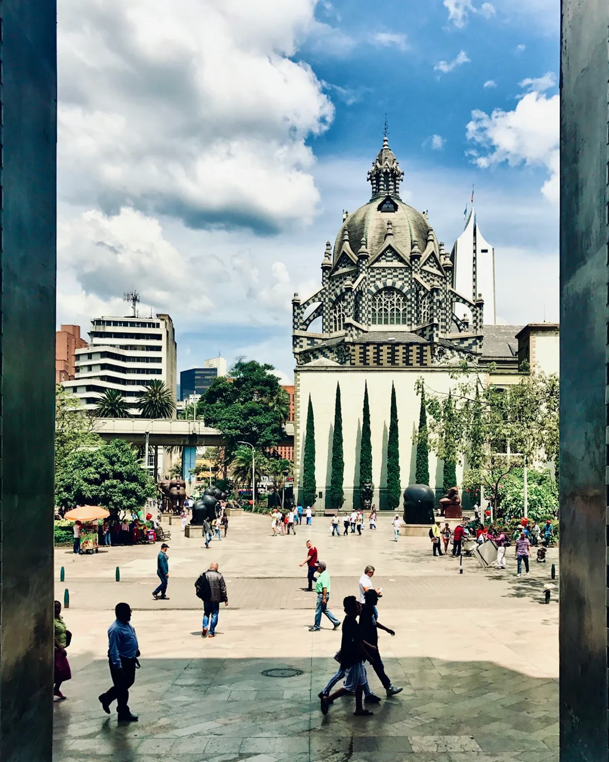 Vida local y espacio público en Medellín