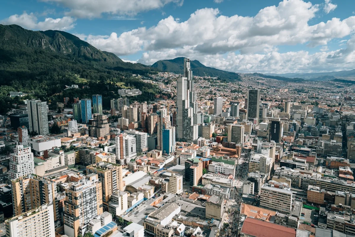 Bogotá y los cerros orientales al atardecer