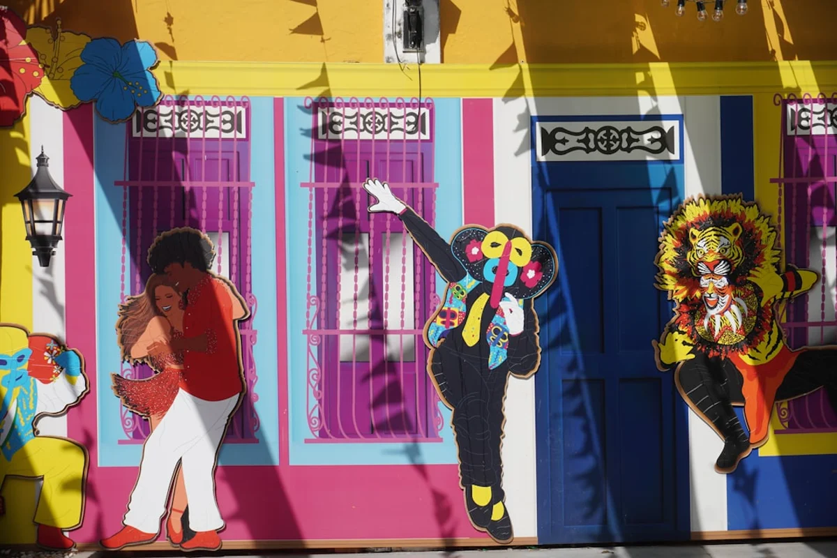 Arte urbano y cultura local en Colombia para planear Medellín, Guatapé y Antioquia