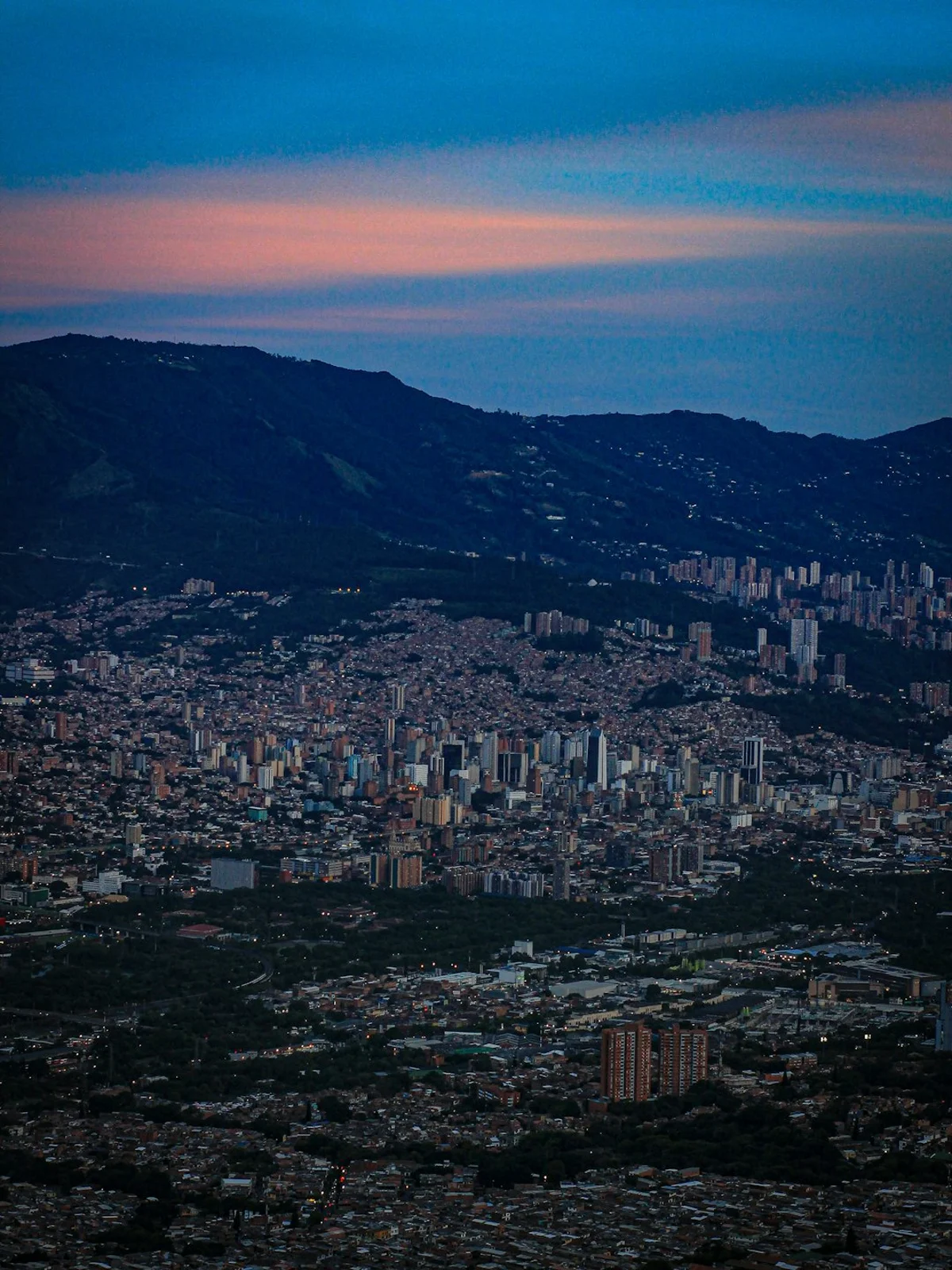 Eje Cafetero en Colombia para calcular Medellín, Guatapé y Antioquia al planear un viaje
