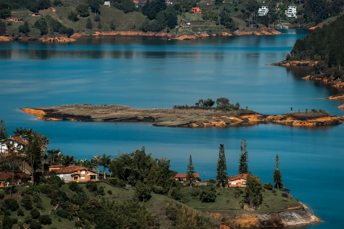 Amazonas en Colombia para calcular Bogotá y conexiones aéreas al planear un viaje