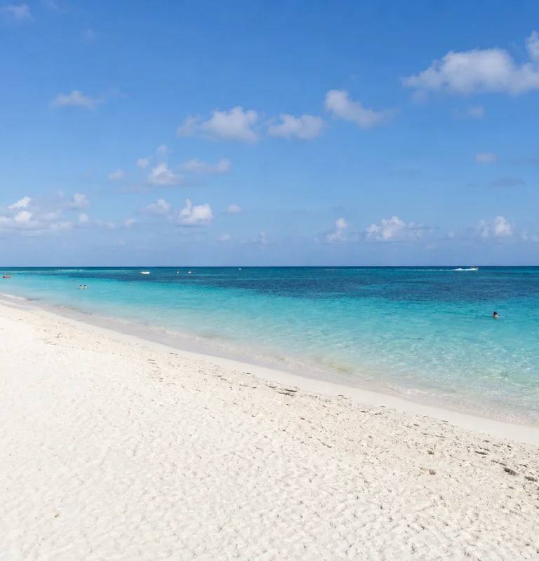 Imagen editorial fotorrealista de Spratt Bight para planear viajes a San Andrés