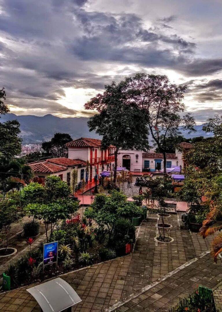 Cerro Nutibara-Medellín-Pueblito Paisa