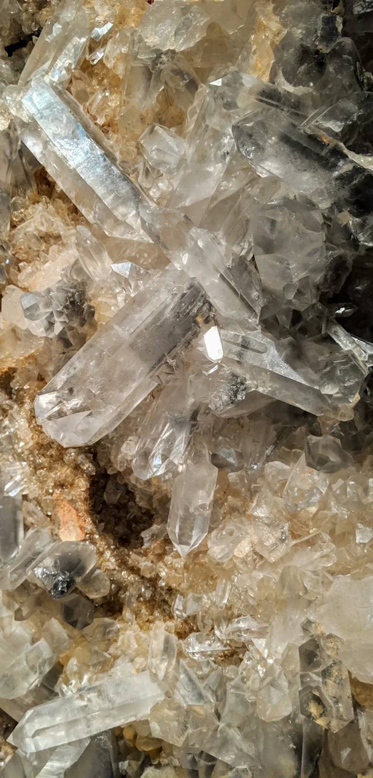 Felsbecken und klares Wasser im Gebiet von Caño Cristales