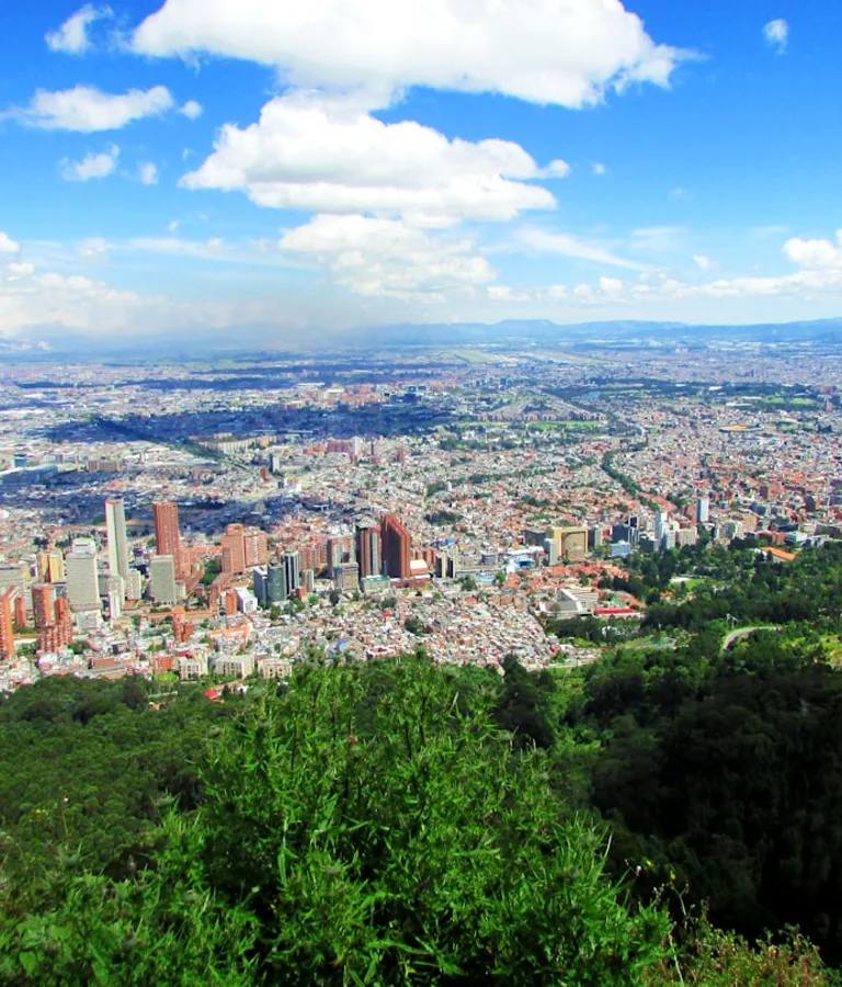 Guatapé en Colombia para calcular temporada alta y baja al planear un viaje